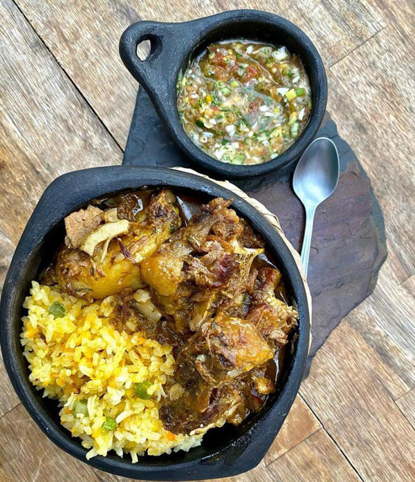 Pelanga santafereña y ají de repollo