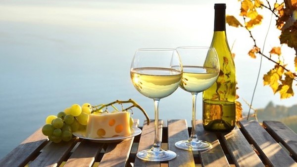 Retsina wine and the sea