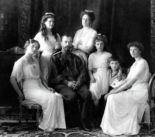 Russian_Imperial_Family_1913