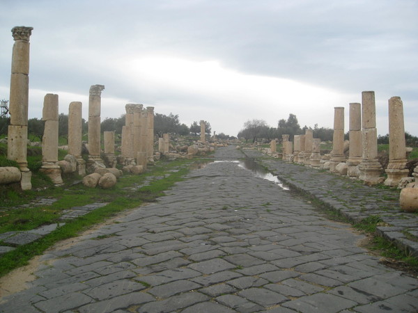 움카이스 유적지의 대로