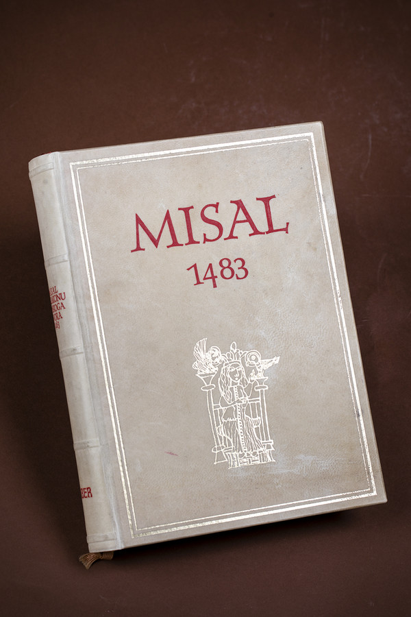 로마 미사경본(Misal po zakonu rimskoga dvora)