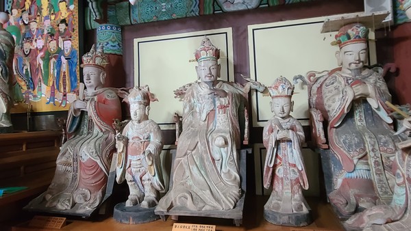 시왕상과 권속들