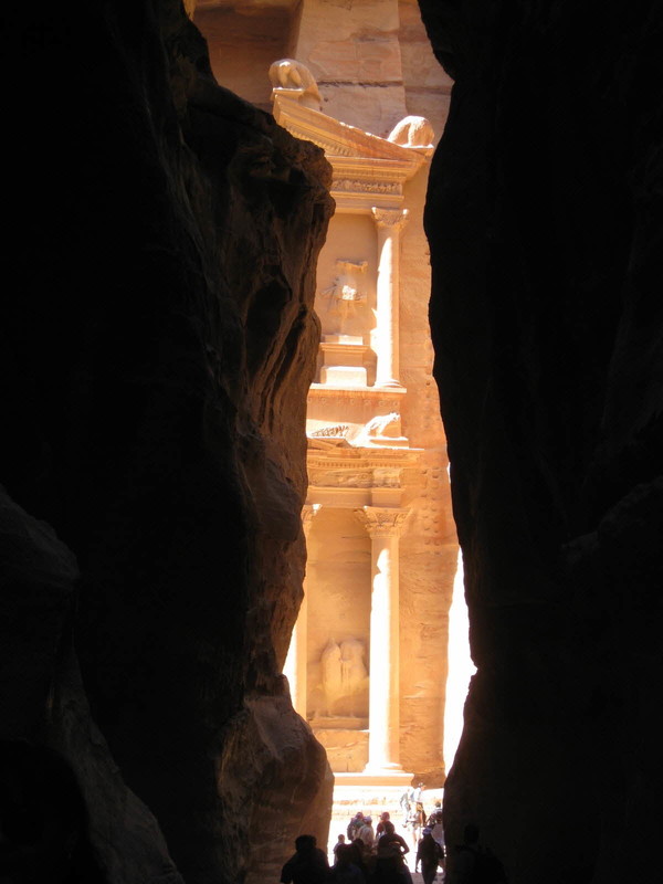 시크가 끝날 즈음 처음 만나게 되는 알 카즈네의 모습