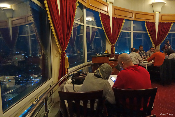 카이로 타워 정상부의 레스토랑