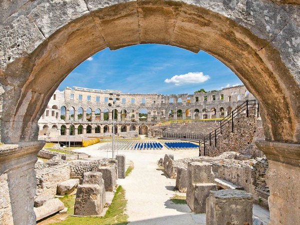 pula_amphitheater_inside