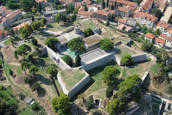 Castel in Pula-on-seven-hills