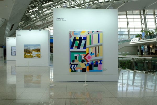 인천공항 제1여객터미널 교통센터에서 열리는 한국국제아트페어(KIAF) 특별전, 사진제공=인천공항공사