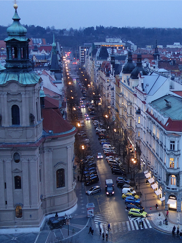 파리 샹젤리제 거리를 본보기로 개발된 유대인 지역의 파리 거리