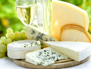 Est! Est!! Est!!! Wine with cheeses. Photo: www.ecosdoturismo.com.br (Brasilian travel blog)