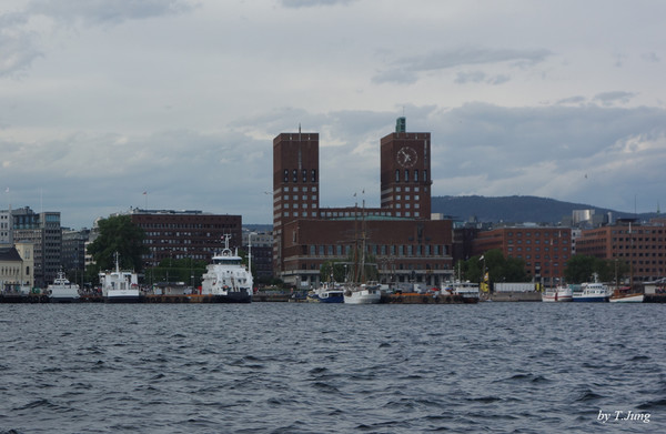 바다에서 본 오슬로 시청사