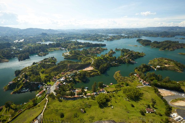 PeñolGuatape-Sinpersonas-ProColombia