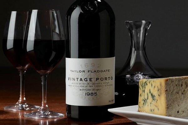Taylor Fladgate Vintage Port wine with gorgonzola cheese. Photo Credits www.taylor.pt