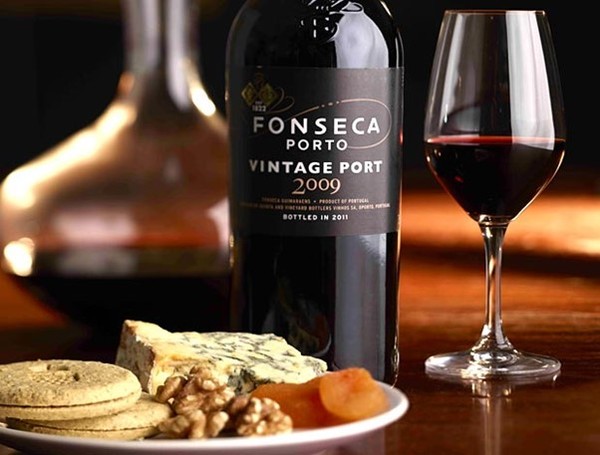 Fonseca Vintage Port wine paired with Stilton cheese, walnuts and cookies. Photo Credits www.fonseca.pt