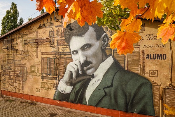 Mural Tesla
