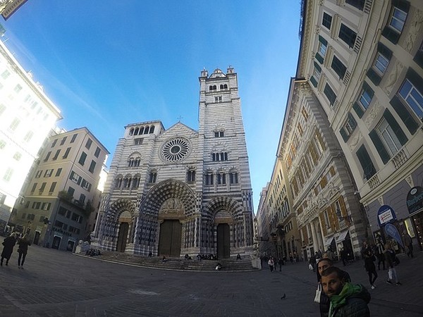 Genova_-_cattedrale_di_San_Lorenzo_-_panoramio wikimedia