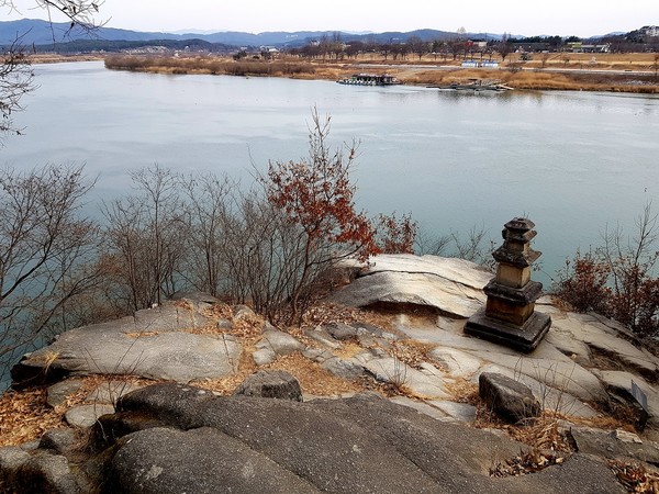 여강가 삼층석탑