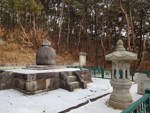 나옹화상의 부도와 석등