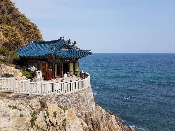 낙산사의 모태가 된 홍련암