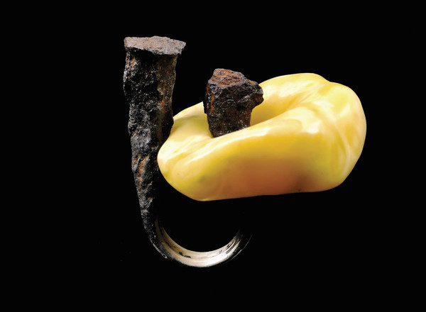 Design Gallery, Paweł Kaczyński, ring - amber, iron