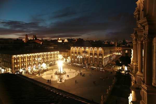 Catania-vista-su-piazza-duomo-dal-museo-diocesano-ph-Paolo-Barone