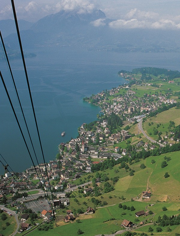 리기 산에서 내려다 본 루체른 호수와 호숫가 마을