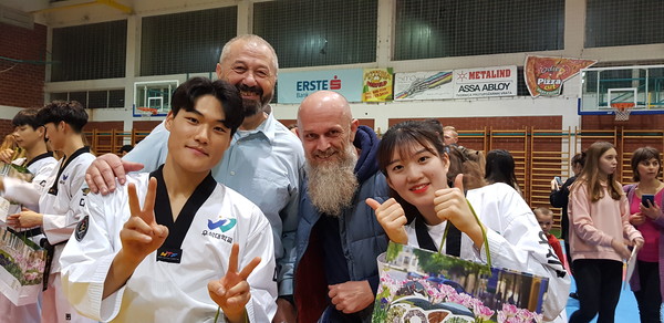 비옐로바에서 우석대 시범 2019