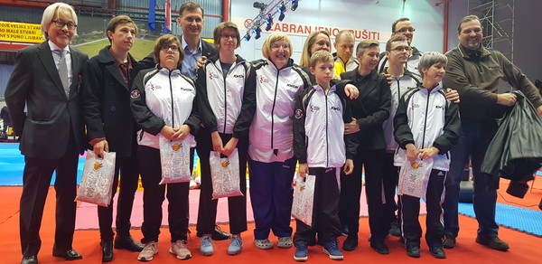 마티나와 장애인 태권도 시범단