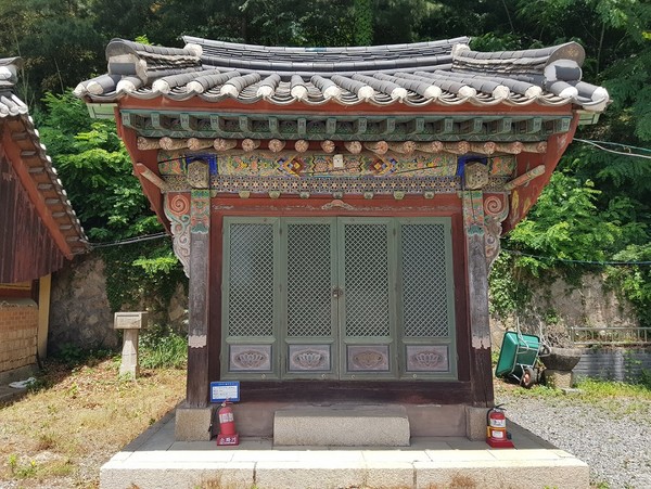 봉원사에 전재산을 기부한 전씨영각