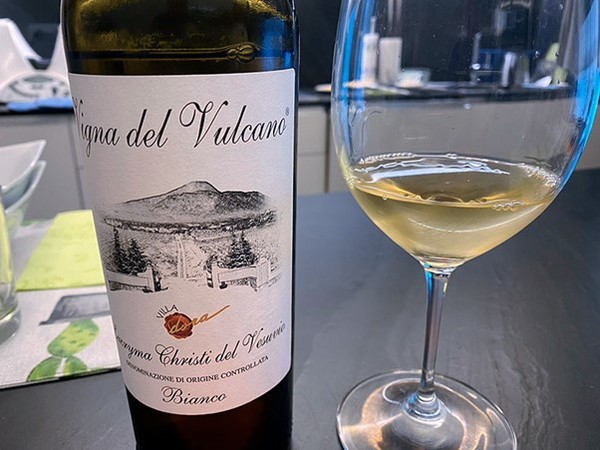 Lacryma Christi white wine “Vigna del Vulcano” (Volcano’s Vineyard). Photo Credits: www.lacucinadipier.it (wine and food blog)