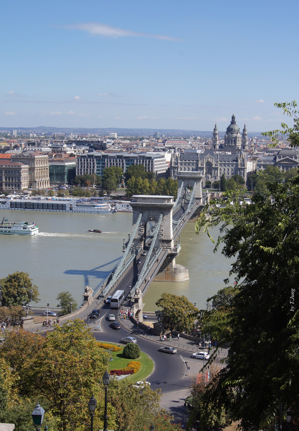 부다의 언덕에서 내려다 본 아담 클라크 광장과 세체니 다리