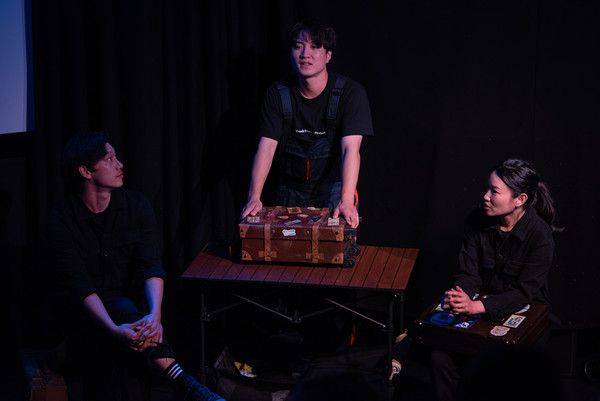 메리, 크리스, 마쓰 c. David Monteith-Hodge