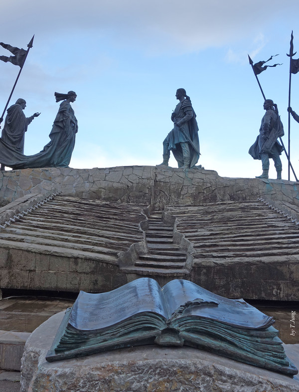 니벨룽 분수(툴른). 크림힐트와 아틸라가 만나는 장면