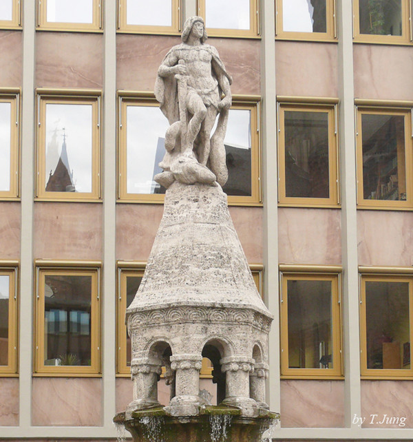 지크프리트 분수(보름스). 용을 무찌른 모습의 지크프리트