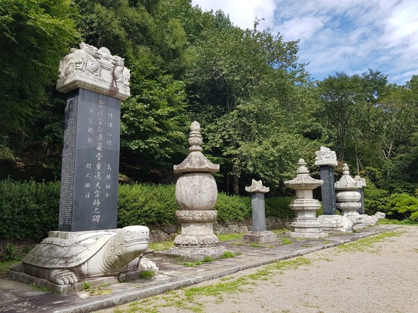 한암, 탄허, 만화스님 부도