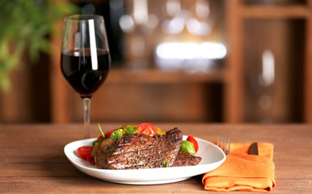 Cabernet Sauvignon paired with fillet of beef. Photo Credits: www.cantinedidolianova.it