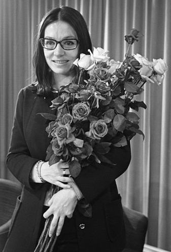 Nana_Mouskouri_922-4744_(cropped)