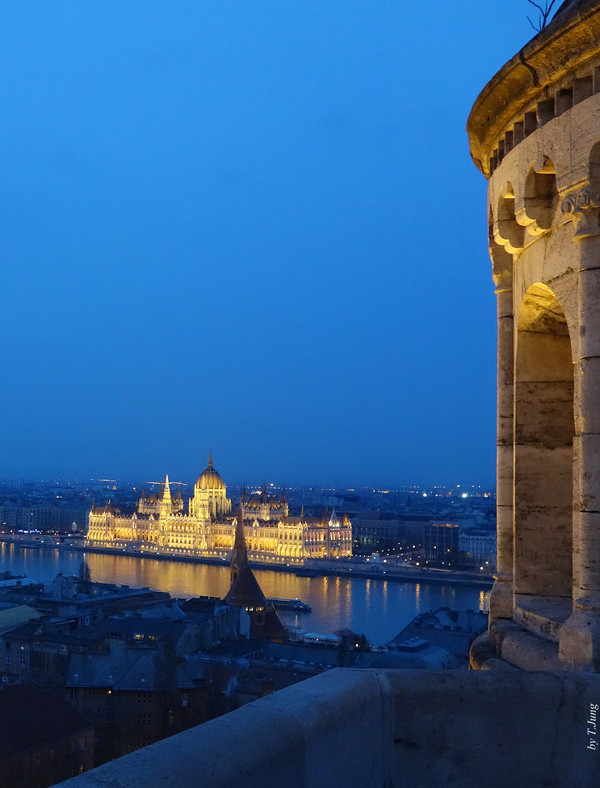 부더 언덕에서 본 도나우 강 너머의 국회의사당