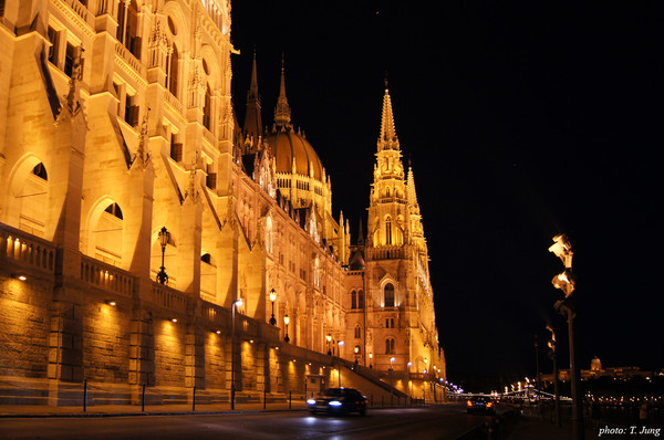 도나우 강변로에서 본 국회의사당