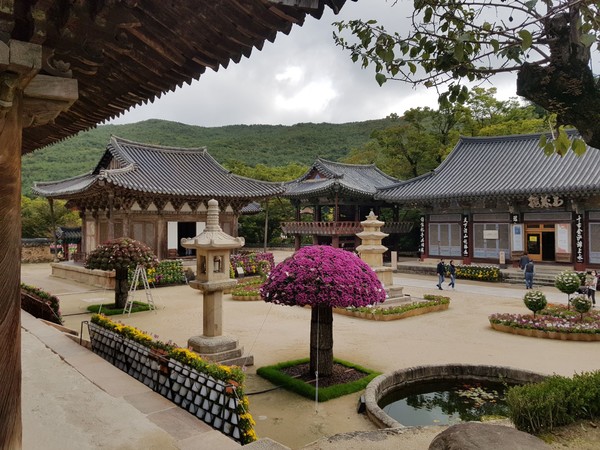 극락보전, 범종각, 만세루