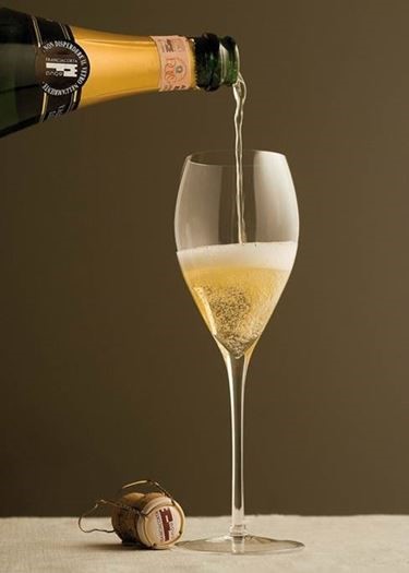 Franciacorta sparkling wine. Photo Credits www.vinook.it