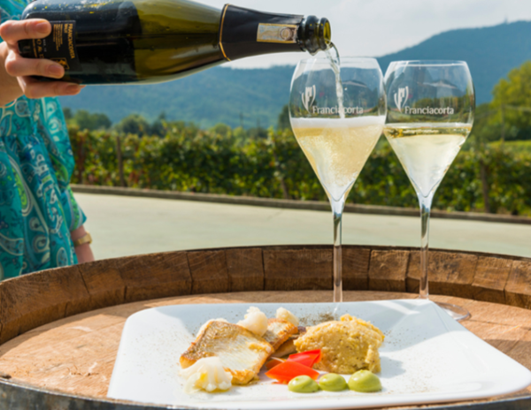 Franciacorta sparkling wine with grilled fish fillets. Photo Credits www.foodandwineitalia.com