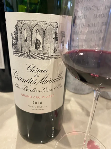 Bordeaux Saint-Émilion Grand Cru Classé from Chateau Les Grandes Murailles winery. Photo Credits: www.wine-chronicles.com