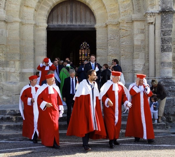 The Jurade, a fraternity of notables founded in 1199 by King John of England to guarantee the quality of Saint-Émilion wines. The fraternity still gather today wearing period clothing, to promote Saint-Émilion wines. Photo Credits: Lowry Lomax, www.travelcuriousoften.com