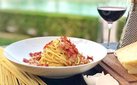 Bordeaux Saint-Émilion paired with spaghetti alla carbonara. Photo credits: www.cantinedidolianova.it