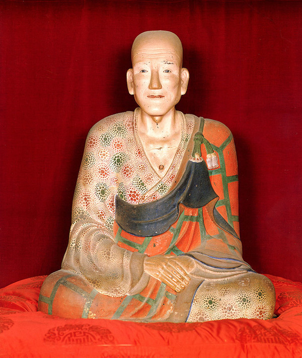 유일한 초상조각 건칠희랑대사좌상