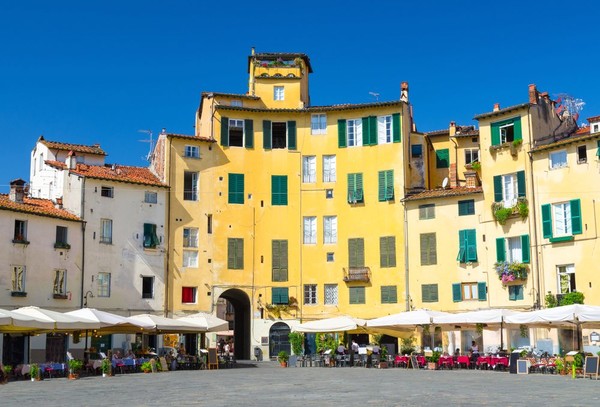 piazza_anfiteatro_palazzi