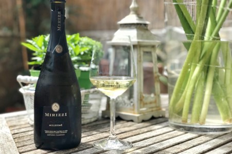 Millesimè, the remarkable Metodo Classico sparkling wine made by the Mirizzi family with Verdicchio grapes. Montecappone winery, Iesi. Marche region, Italy. Photo Credits www.giulianekorkina.com – www.montecapponevini.it