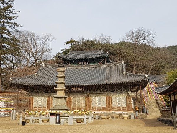 오층석탑과 대광보전