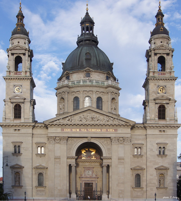 이슈트반 대성당 정면