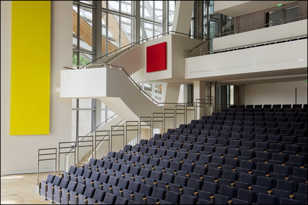 [루이 비통 재단 미술관] 프랭크 게리가 건축한 루이 비통 재단 미술관 내 대강당 내부 (자료 제공; 루이 비통 재단 미술관)_2